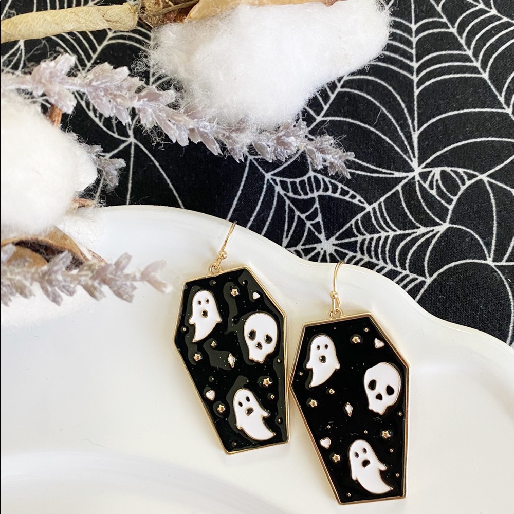Coffin shape ghost dangle earrings, Halloween, Goth, paranormal. NWT/boutique